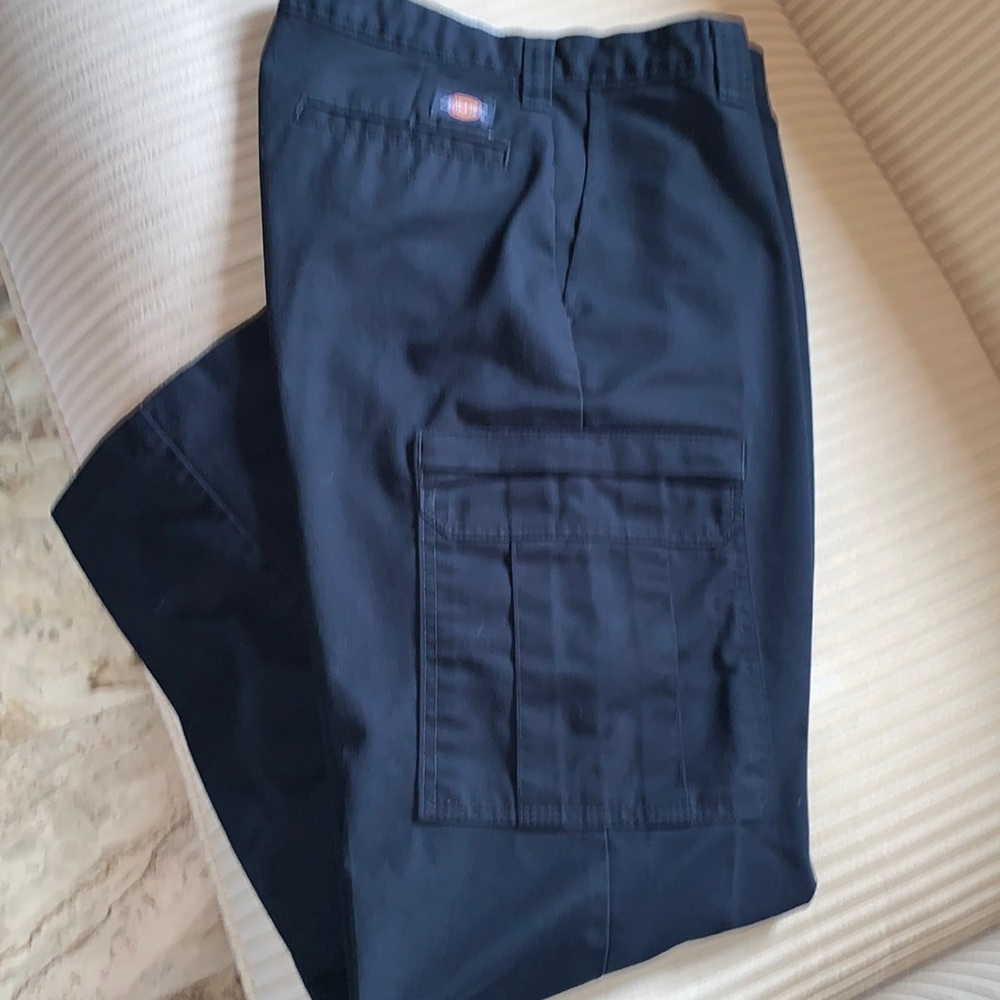 Mens Dickies size 30x32 Workwear Cargo Pants like new!